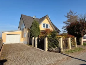 Freistehend, großzügig und mit traumhaftem Fernblick