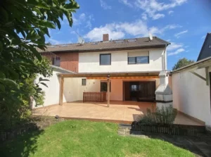 VERKAUFSSTART: Doppelhaushälfte in bester Lage, schöner Garten, große Garage