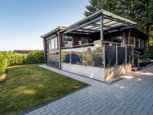 Kleines, gemütliches Ferienhaus mit Terrasse und 2 Stellplätzen – Erstwohnsitz möglich!