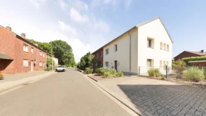 Solides Zweifamilienhaus mit Perspektive: Zentrumsnahe Kapitalanlage oder individuelles Wohnglück