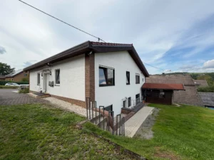 Vermietetes Einfamilienhaus mit ELW in ruhiger Ortsrandlage – nahe Hamm (Sieg)!