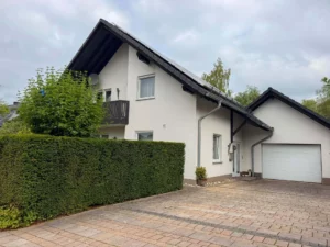 Familienfreundliches Einfamilienhaus mit PV-Anlage und moderner Ausstattung