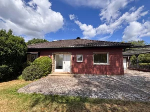Großzügiges, gepflegtes Einfamilienhaus mit ELW, Poolhaus, Sauna & Traumhafte Aussicht in Windeck!