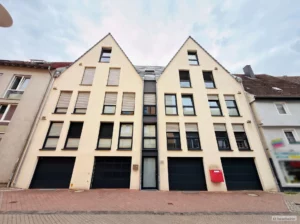 Gut geschnittene Wohnung im Zentrum mit Fahrstuhl, Balkon und Tiefgaragenstellplatz.