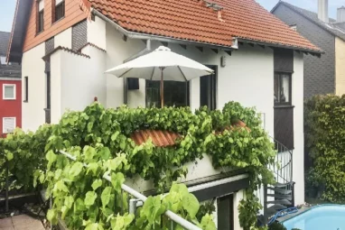 Große Wohnung mit Garten und Praxis im unteren Bonn-Holzlar