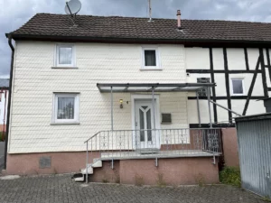 Solides Einfamilienhaus mit Gestaltungsspielraum in ruhiger Ortsrandlage!