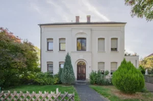 2 Zimmer-Wohnung in einer Jugendstilvilla