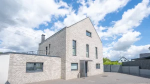 Wohnerlebnis für die ganze Familie: Modernes Raumwunder mit Solaranlage, Dachterrasse und viel Platz