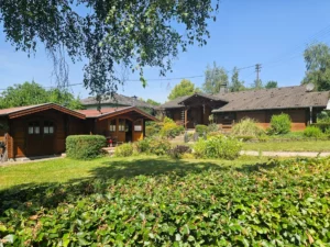 Steinhauer Holzblockhaus mit Teilkeller und Gartenhaus als Festwohnsitz in 57632 Burglahr!