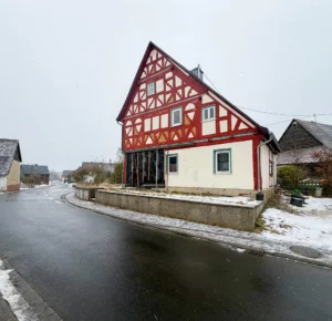 Sanierungsbedürftiges Einfamilienhaus in schöner Ortslage nahe Rennerod!