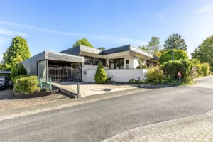 Außergewöhnlicher Bungalow auf über 2.000 m² Grundstück in Sackgassenlage