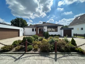 Ein Zuhause mit Charakter  Freistehender Bungalow auf großzügigem Grundstück in MG-Hardt