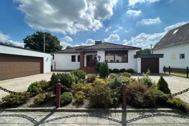 Ein Zuhause mit Charakter  Freistehender Bungalow auf großzügigem Grundstück in MG-Hardt