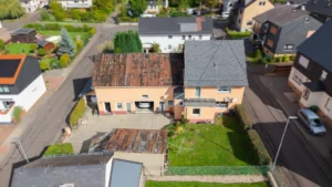 Renovierungsbedürftiges Einfamilienhaus mit großem Ausbaupotenzial und viel Platz!
