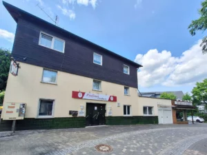 Wohn- und Geschäftshaus mit bis zu 4 möglichen Einheiten in zentraler Lage von Waldbröl!