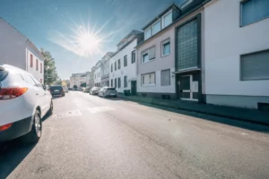 MFH mit 4 Einheiten – Südbalkone – 34.776 € Jahresmiete und 4% Rendite