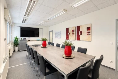 ATTRAKTIVE BÜROFLÄCHEN AUF ZWEI ETAGEN – CA. 270 M² IN GREFRATH ZU MIETEN!